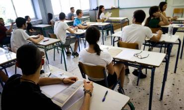 Πώς πρέπει να αντιμετωπίσουν οι γονείς την πιθανή “αποτυχία” των παιδιών τους στις Πανελλήνιες εξετάσεις;