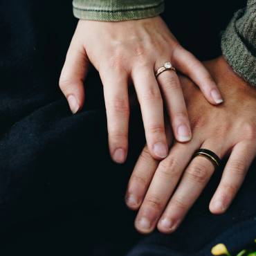 Τι πραγματικά ενεργοποιεί τη ζήλια μέσα μας;